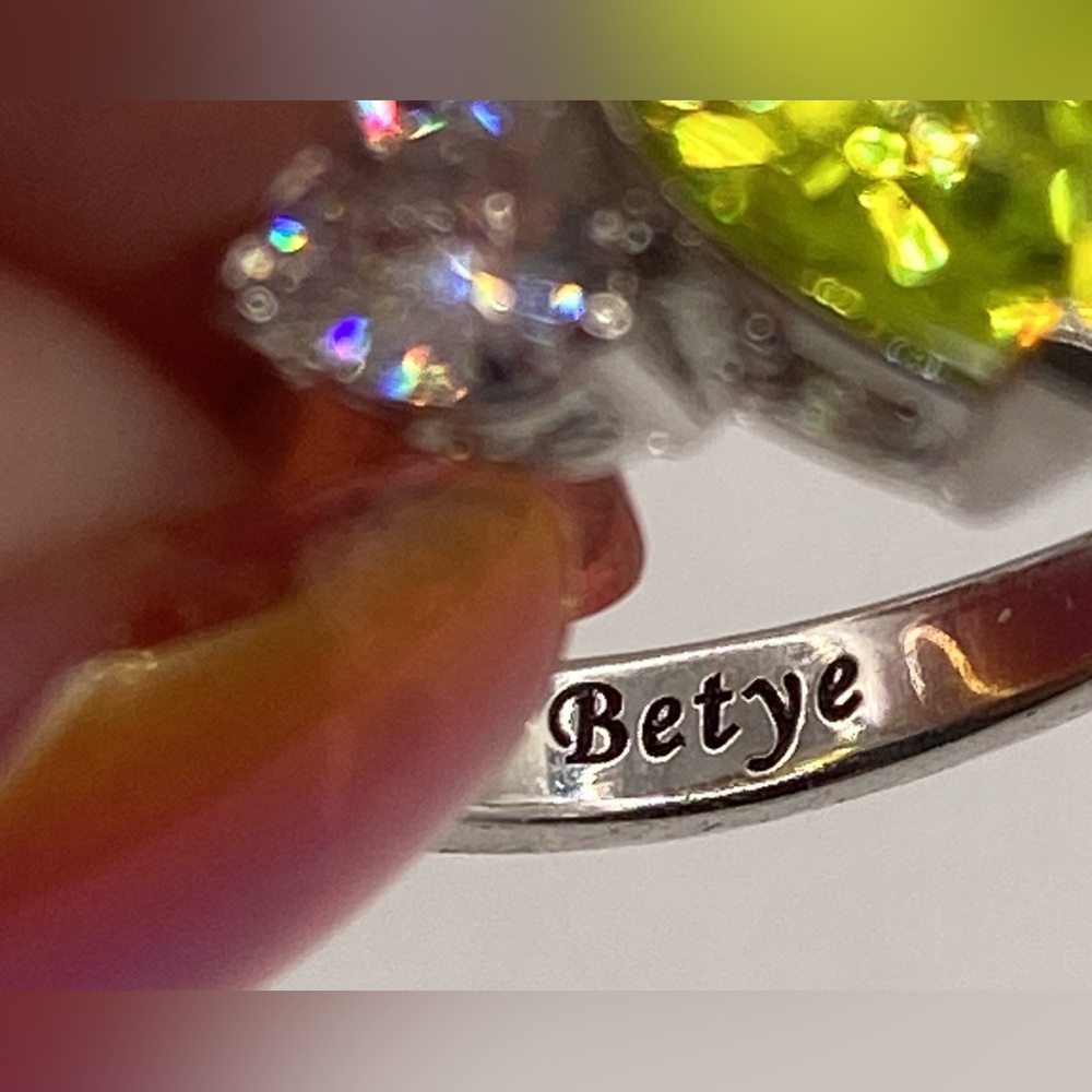 Danbury Mint Diamonisse Triple Heart Ring Peridot Birthstone Statement Ring - Picture 7 of 11